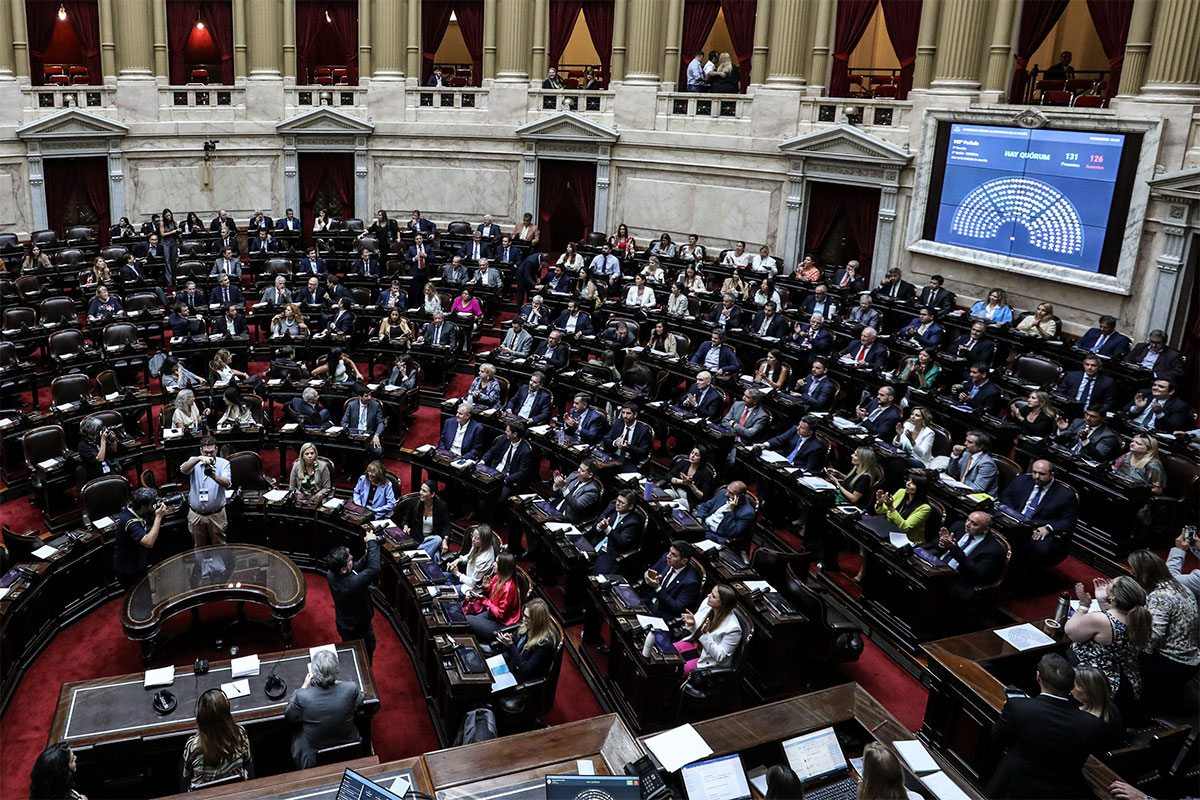 Con el Congreso sitiado, el Gobierno logró el respaldo de Diputados para un acuerdo por DNU con el FMI