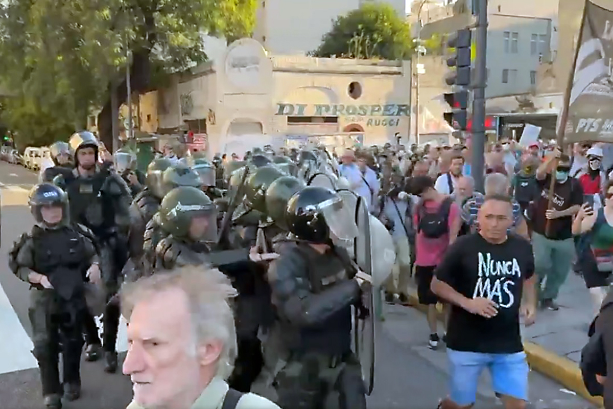 Otra vez represión contra los jubilados en el Congreso