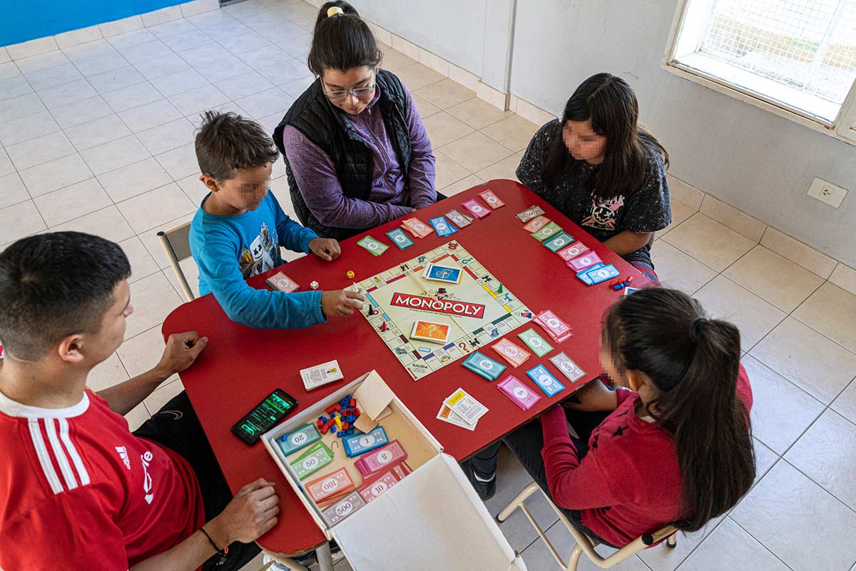 Otra postal de la crueldad: el ajuste en áreas de niñez, infancias y adolescencias