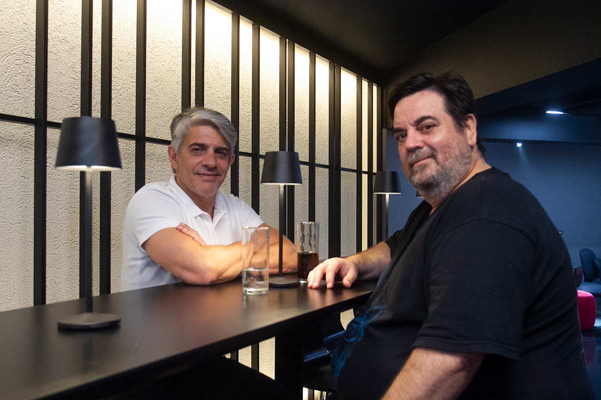 Pablo Echarri y Carlos Portaluppi: «La obra propone al alcohol como un puente y una herramienta emancipadora»